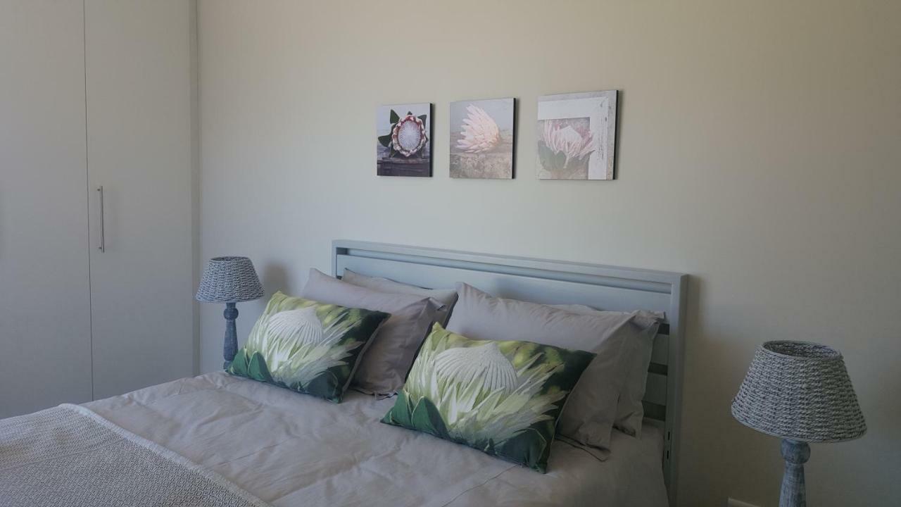 Appartamento 21 On Bakoond Yzerfontein Esterno foto